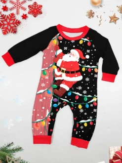 Pyjamas de Noël familiaux imprimés Père Noël noir et rouge et guirlandes lumineuses collection 2026