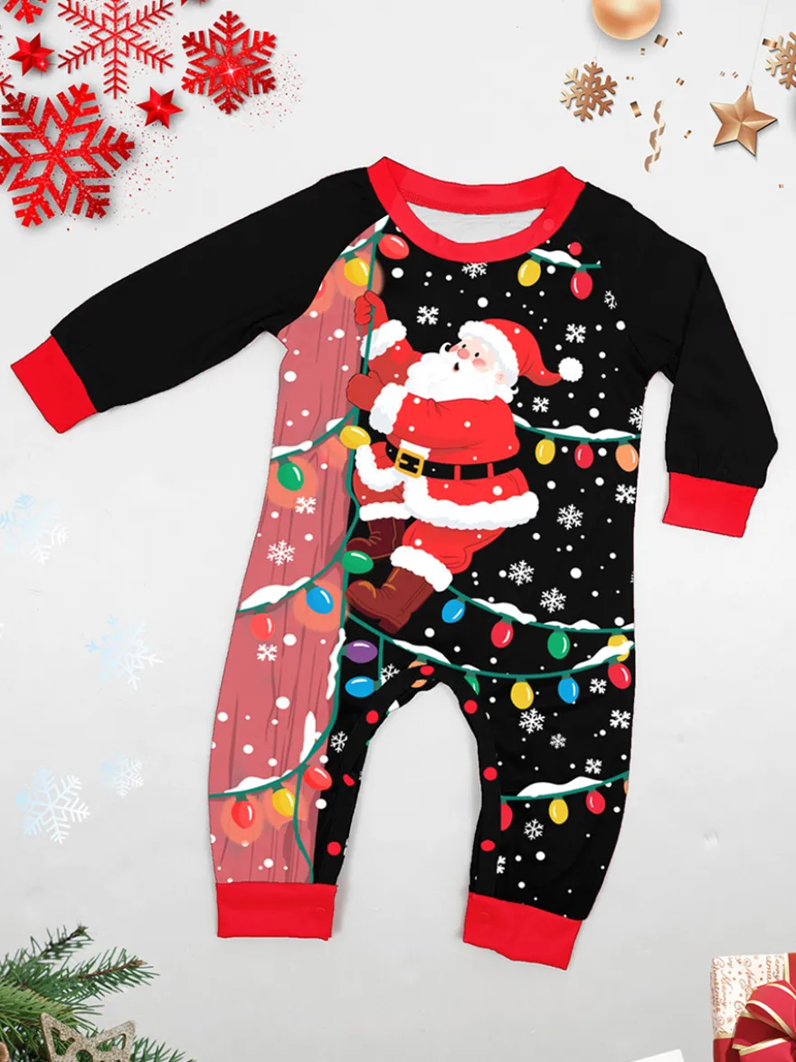 Pyjamas de Noël familiaux imprimés Père Noël noir et rouge et guirlandes lumineuses collection 2026