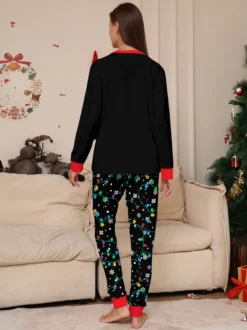 Pyjamas de Noël familiaux imprimés Père Noël noir et rouge et guirlandes lumineuses collection 2026