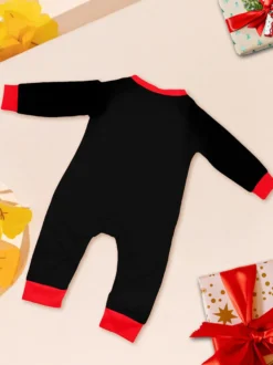 Pyjamas de Noël familiaux imprimés Père Noël noir et rouge et guirlandes lumineuses collection 2026