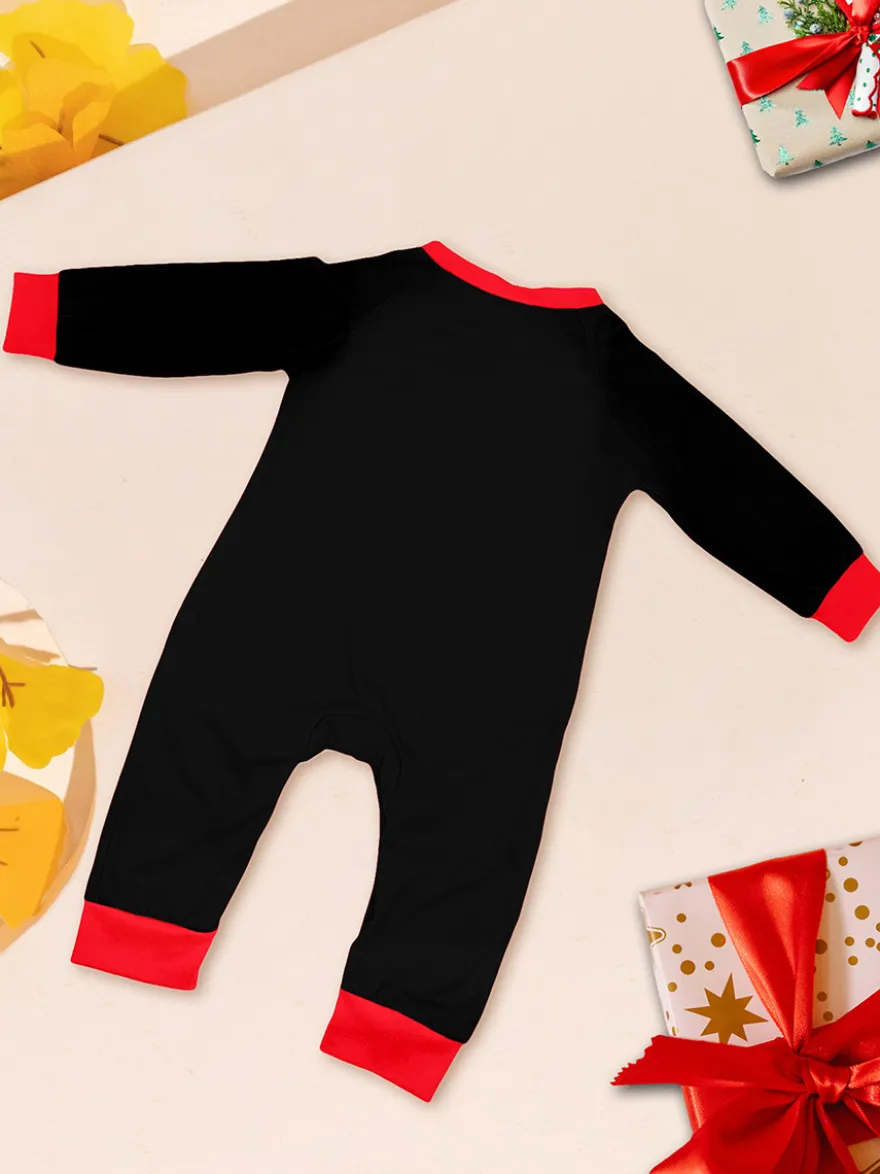 Pyjamas de Noël familiaux imprimés Père Noël noir et rouge et guirlandes lumineuses collection 2026