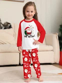 Pyjamas de Noël familiaux rouge et blanc à manches raglan et imprimé Père Noël 2026