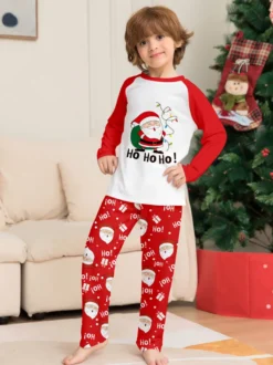 Pyjamas de Noël familiaux rouge et blanc à manches raglan et imprimé Père Noël 2026