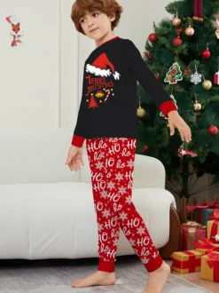 Pyjamas de Noël noirs et rouges pour toute la famille avec haut bonnet de Père Noël et pantalon Ho Ho Ho (collection 2026)