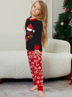 Pyjamas de Noël noirs et rouges pour toute la famille avec haut bonnet de Père Noël et pantalon Ho Ho Ho (collection 2026)