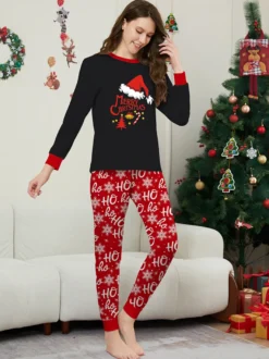 Pyjamas de Noël noirs et rouges pour toute la famille avec haut bonnet de Père Noël et pantalon Ho Ho Ho (collection 2026)