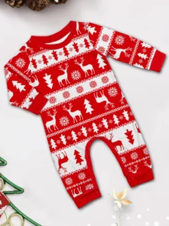 Pyjamas familiaux à imprimé sapin de Noël rouge et blanc et rennes collection fêtes 2026