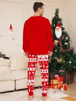 Pyjamas familiaux à imprimé sapin de Noël rouge et blanc et rennes collection fêtes 2026