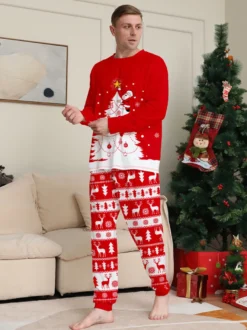 Pyjamas familiaux à imprimé sapin de Noël rouge et blanc et rennes collection fêtes 2026