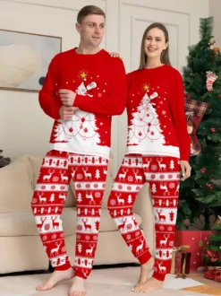 Pyjamas familiaux à imprimé sapin de Noël rouge et blanc et rennes collection fêtes 2026