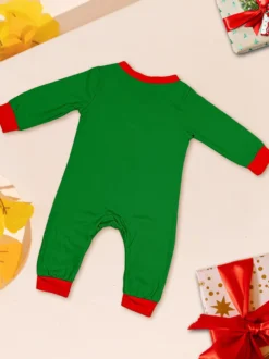 Pyjamas familiaux à rayures vertes et rouges sur le thème des lutins collection Noël 2026