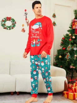Pyjamas familiaux rouges et turquoise avec imprimé Joyeux Noël 2026