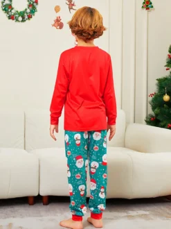 Pyjamas familiaux rouges et turquoise avec imprimé Joyeux Noël 2026