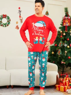 Pyjamas familiaux rouges et turquoise avec imprimé Joyeux Noël 2026