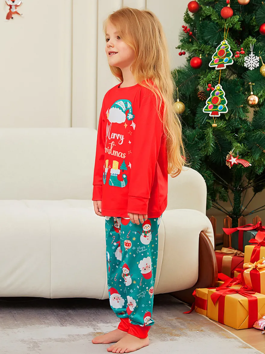 Pyjamas familiaux rouges et turquoise avec imprimé Joyeux Noël 2026