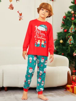 Pyjamas familiaux rouges et turquoise avec imprimé Joyeux Noël 2026