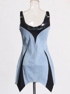 Robe bleue mini sans manches à col rond et taille haute idéale pour tous les jours.