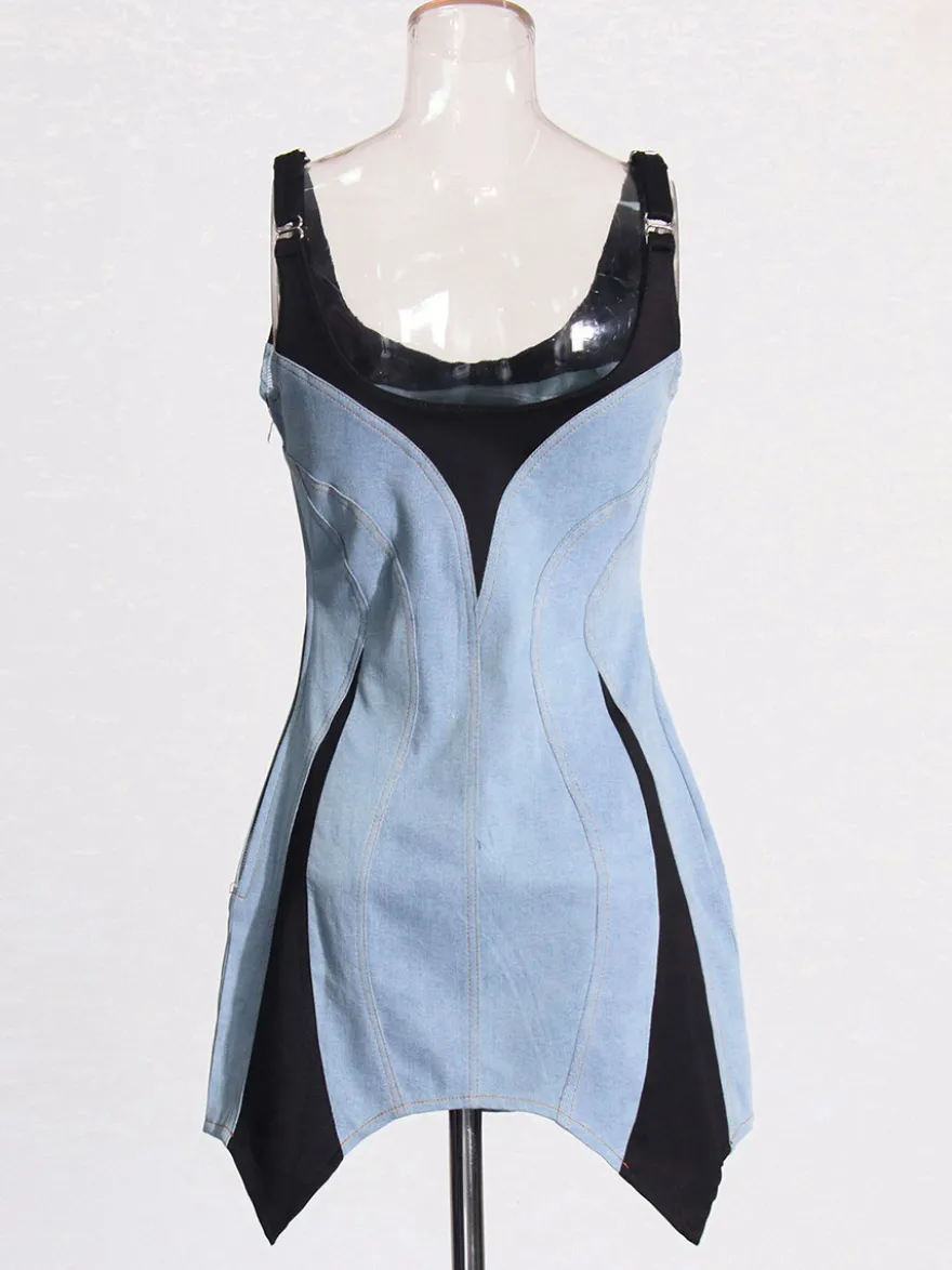 Robe bleue mini sans manches à col rond et taille haute idéale pour tous les jours.