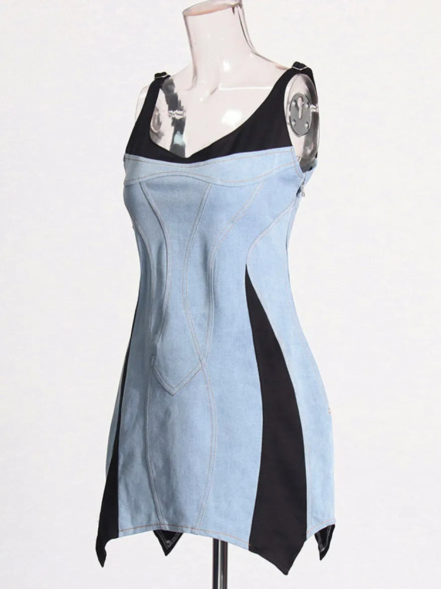 Robe bleue mini sans manches à col rond et taille haute idéale pour tous les jours.