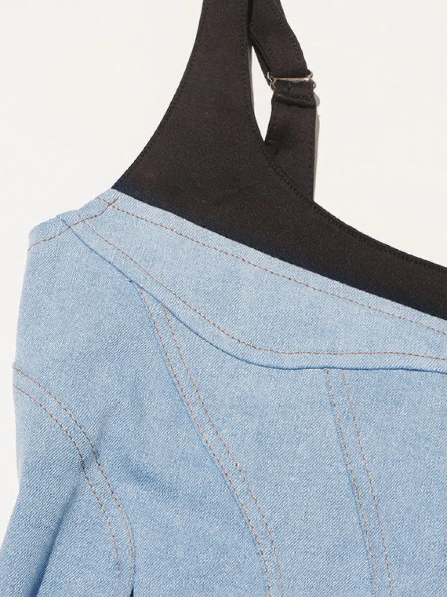 Robe bleue mini sans manches à col rond et taille haute idéale pour tous les jours.