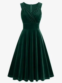Robe bordeaux cintrée et élégante à jupe trapèze parfaite pour les soirées.