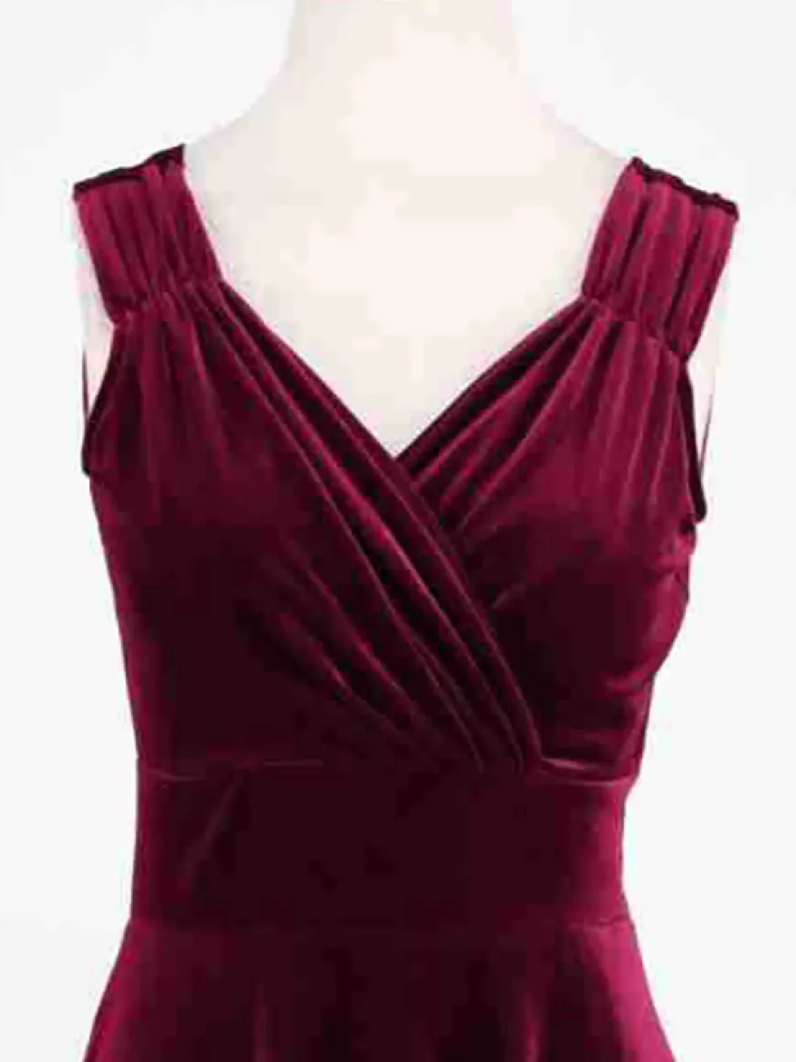 Robe bordeaux cintrée et élégante à jupe trapèze parfaite pour les soirées.