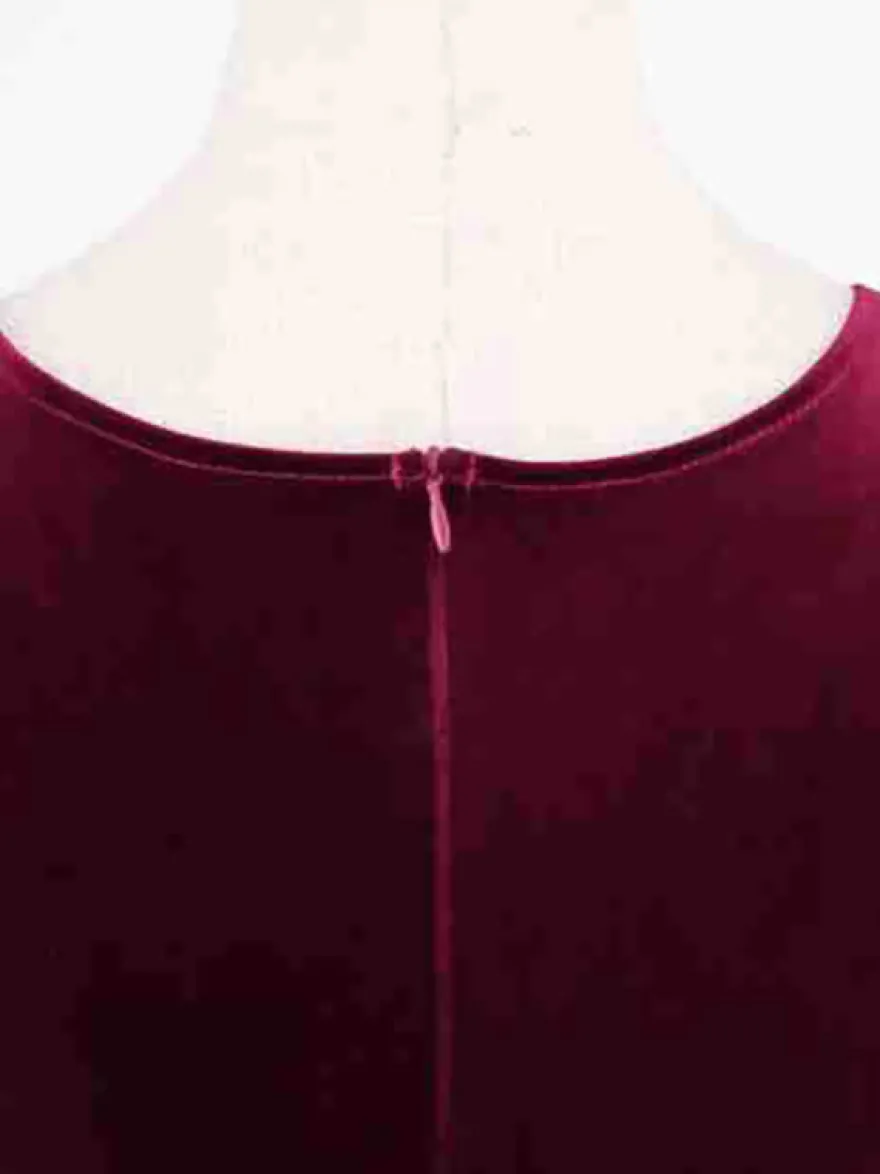 Robe bordeaux cintrée et élégante à jupe trapèze parfaite pour les soirées.