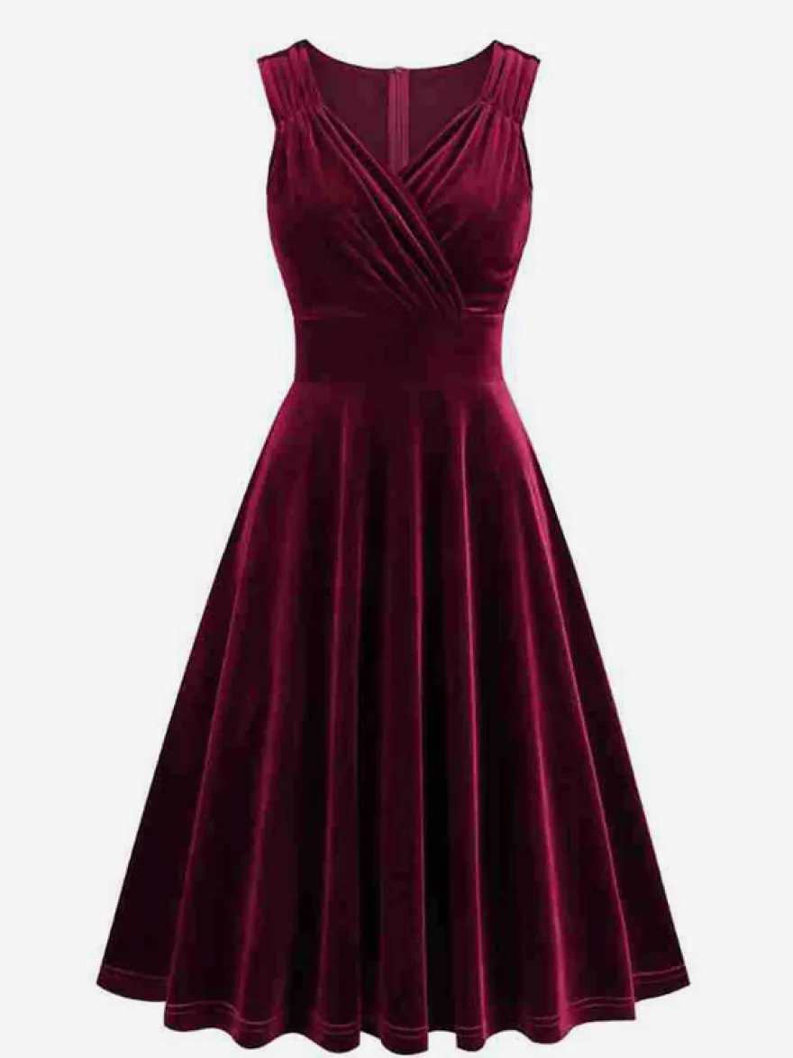 Robe bordeaux cintrée et élégante à jupe trapèze parfaite pour les soirées.