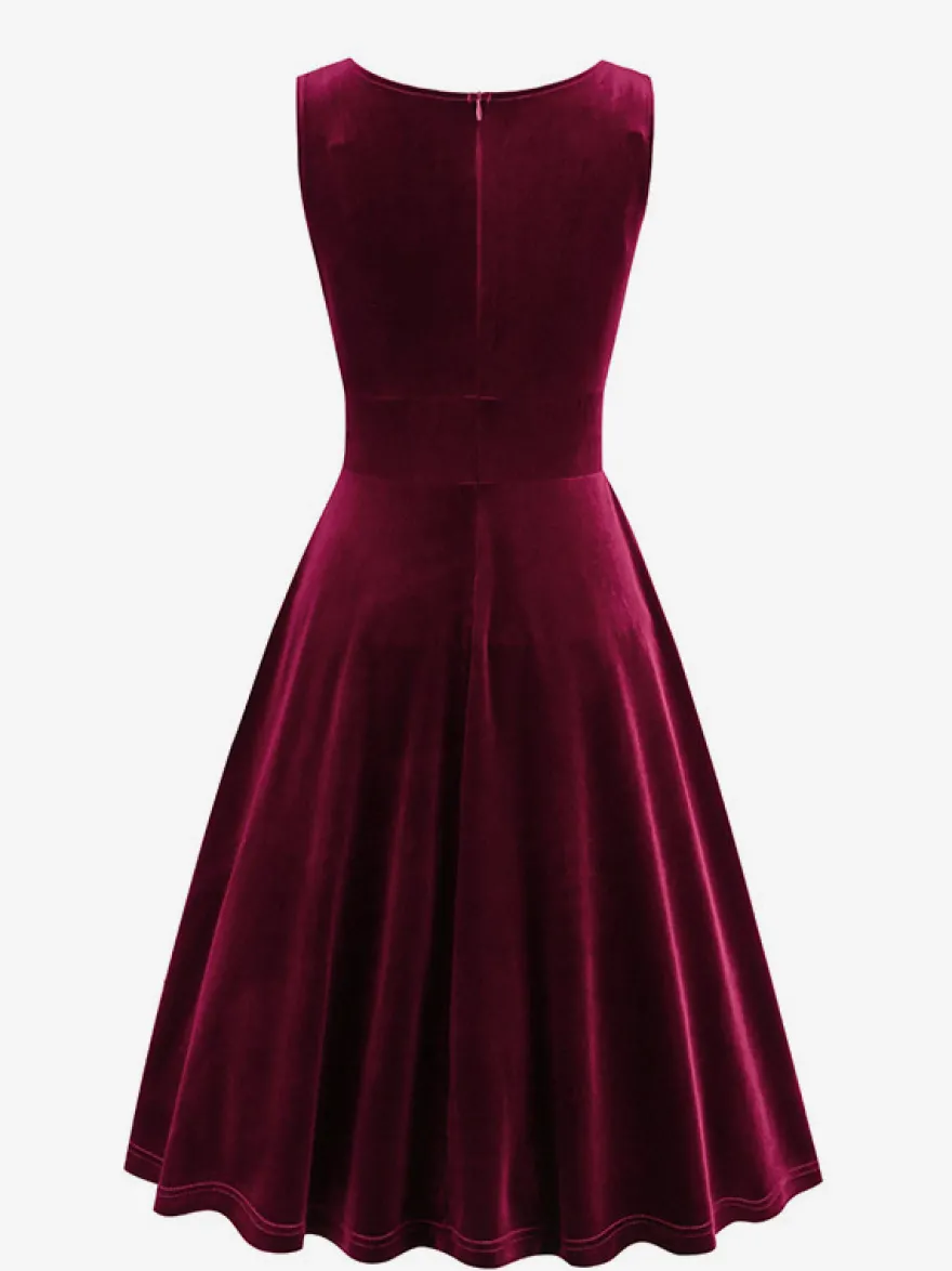 Robe bordeaux cintrée et élégante à jupe trapèze parfaite pour les soirées.