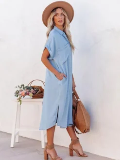 Robe chemise bohème bleu ciel clair pour femme - Robe midi ample à manches courtes et boutons - Collection été 2026