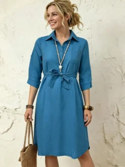 Robe chemise midi en coton coupe décontractée idéale pour les vacances. Ceinturée à la taille manches 3/4 et boutons.