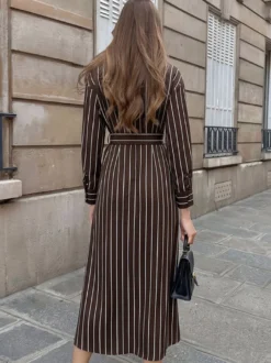 Robe chemise midi rayée à col et manches longues avec ceinture à la taille