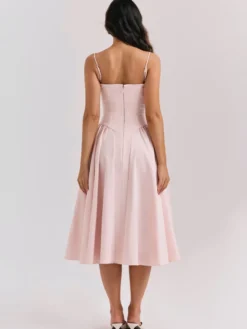 Robe corset rose pâle à bretelles spaghetti dos nu plissée mi-longue style cottagecore 2026