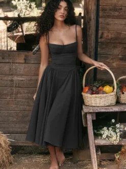 Robe corset rose pâle à bretelles spaghetti dos nu plissée mi-longue style cottagecore 2026