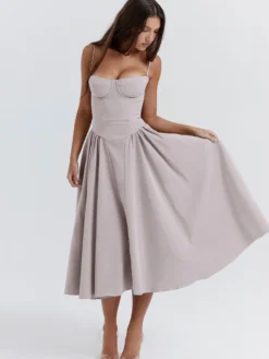 Robe corset rose pâle à bretelles spaghetti dos nu plissée mi-longue style cottagecore 2026