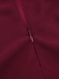 Robe courte bordeaux à ourlet en pétales de rose 3D pour femme - Robe moulante romantique avec foulard - Tenue de soirée estivale élégante et raffinée 2026