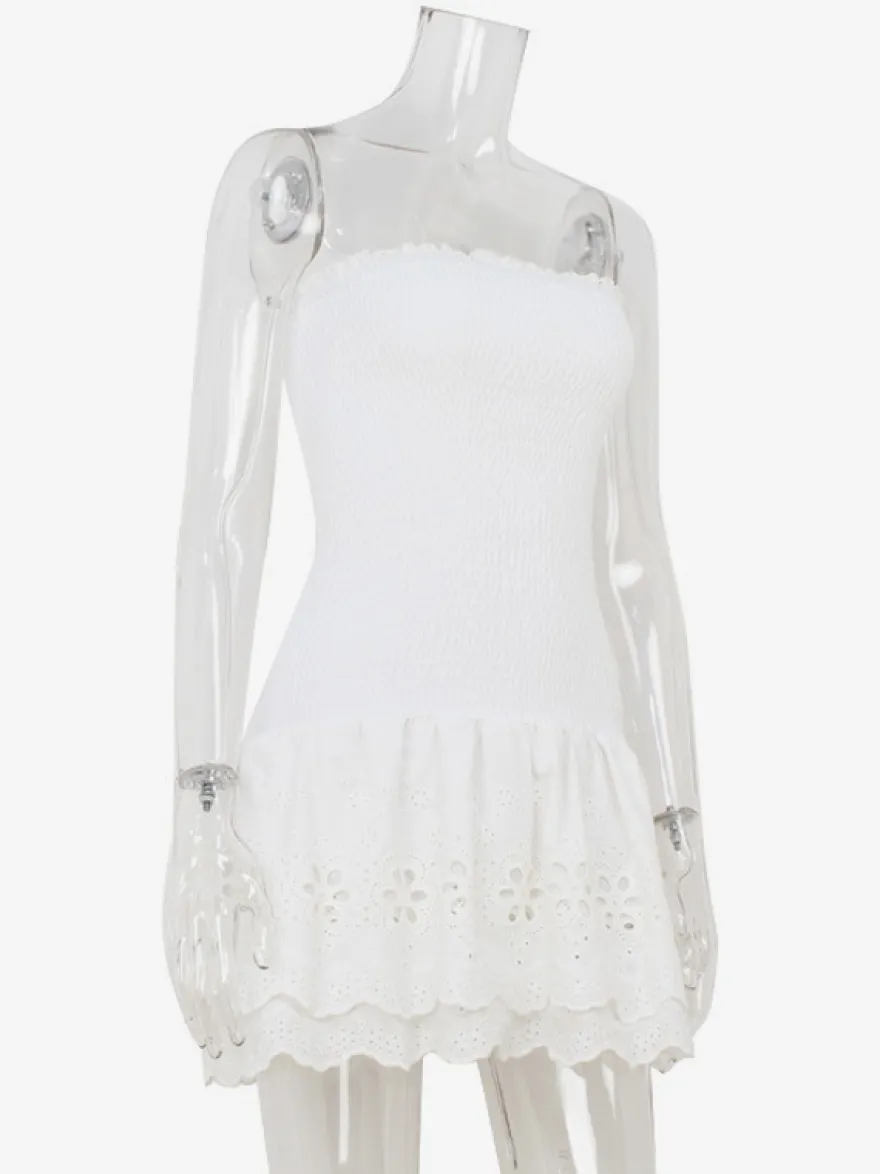 Robe courte en dentelle ajourée pour femme - Robe bustier blanche à volants et smocks - Idéale pour les vacances d'été à la plage 2026