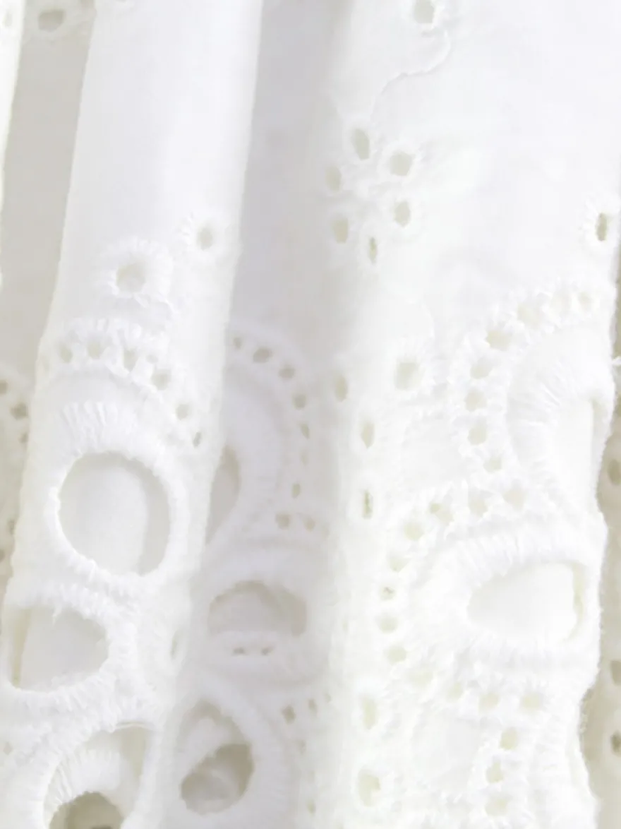 Robe courte en dentelle ajourée pour femme - Robe bustier blanche à volants et smocks - Idéale pour les vacances d'été à la plage 2026