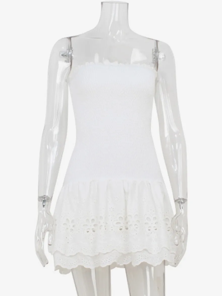 Robe courte en dentelle ajourée pour femme - Robe bustier blanche à volants et smocks - Idéale pour les vacances d'été à la plage 2026