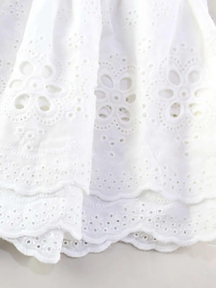 Robe courte en dentelle ajourée pour femme - Robe bustier blanche à volants et smocks - Idéale pour les vacances d'été à la plage 2026