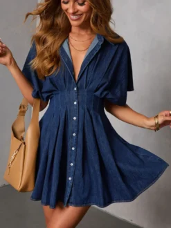 Robe courte en jean à manches courtes pour femme - Robe chemise en jean bleu foncé plissée à taille boutonnée - Idéale pour une soirée décontractée d'été 2026