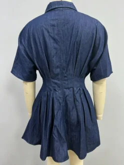 Robe courte en jean à manches courtes pour femme - Robe chemise en jean bleu foncé plissée à taille boutonnée - Idéale pour une soirée décontractée d'été 2026