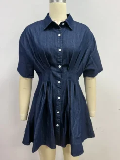 Robe courte en jean à manches courtes pour femme - Robe chemise en jean bleu foncé plissée à taille boutonnée - Idéale pour une soirée décontractée d'été 2026