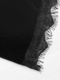 Robe courte en velours noir pour femme col V bordure en dentelle manches longues coupe cintrée idéale pour les soirées en boîte de nuit.