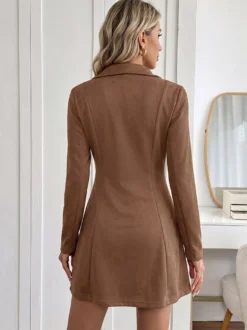 Robe courte marron en faux daim col à revers décolleté en V manches longues taille cintrée jupe évasée idéale pour l'automne