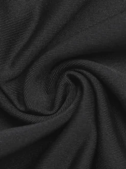 Robe courte noire décontractée à manches longues et col carré pour femme coupe ajustée ourlet bouffant et volants.