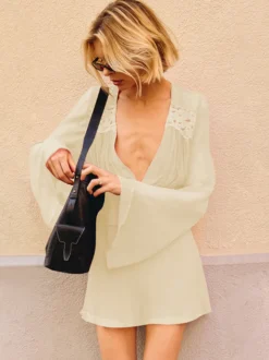 Robe courte patchwork en dentelle pour femme - Décolleté plongeant en V manches évasées taille empire - Idéale pour une soirée romantique à la plage au printemps 2026