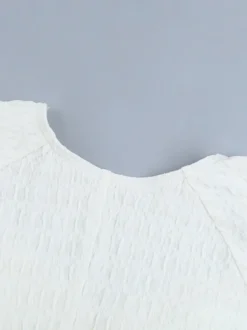 Robe courte texturée pour femme - Blanc crème coupe coquette poignets à volants - Idéale pour une soirée d'été à la plage (2026)