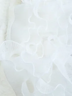 Robe courte texturée pour femme - Blanc crème coupe coquette poignets à volants - Idéale pour une soirée d'été à la plage (2026)