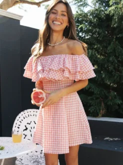 Robe courte vichy à épaules dénudées pour femme - Robe patineuse à volants rose style cottagecore - Idéale pour un pique-nique d'été 2026